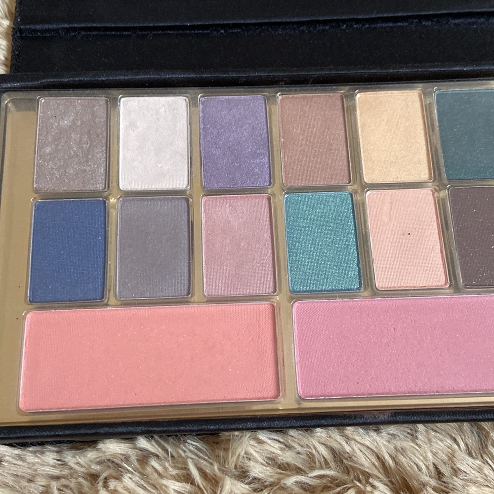 Elizabeth Arden vintage 12 colour  eyeshadow palette and 2 colour radiance blush - Picture 2 of 4